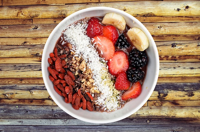 Fibre rich fruit and seed bowl